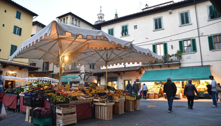 Weekly Market in Piazza San Michele lucca