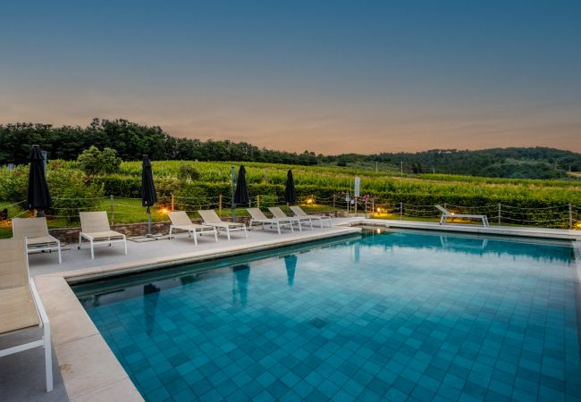 Donato, Farmhouse Apartment with Pool